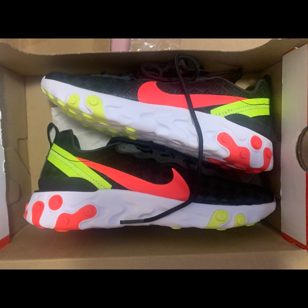 NWT Nike React element 55 Mismatch Pair Rt Sz 5 Lt Sz 6